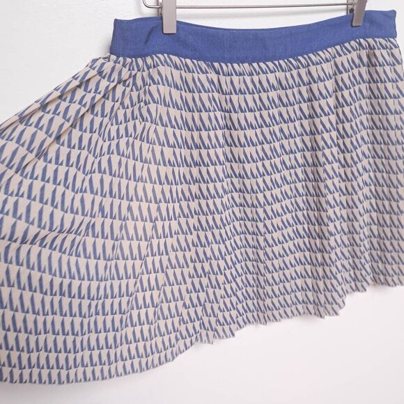 Club Monaco NWT Women's 12 Mini Skirt Cream, Blue Print Pleated Lined Geometric - Picture 3 of 8